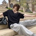 New Summer Women's Solid Color V-neck T-shirt Short-sleeved Loose Shirt Casual Simple Women's Basic Women's Look Slim Everything - Image 4